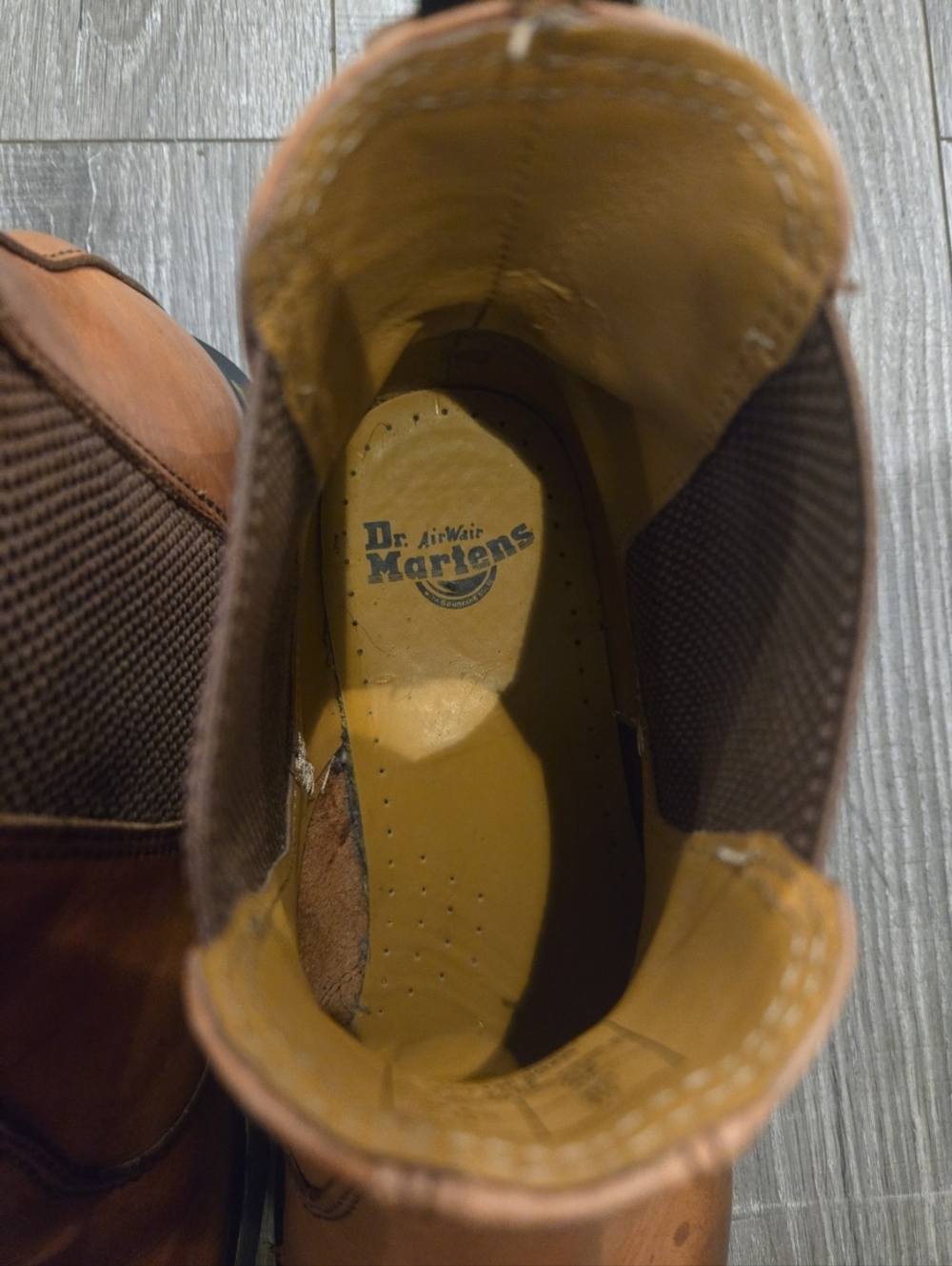 Dr Martens 2976 Chelsea Boots Mens 11 Brown Leather AirWair Slip On Classic. - Picture 7 of 7